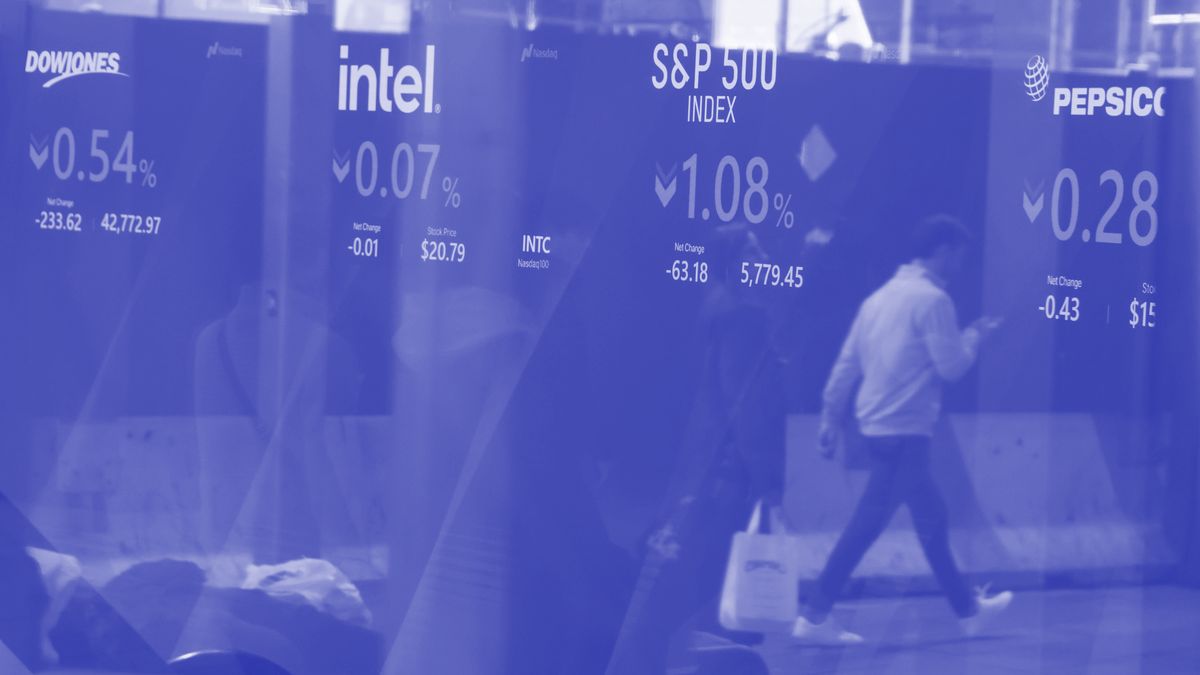 ASX 200 falls as AI fears trigger technology stock slump
